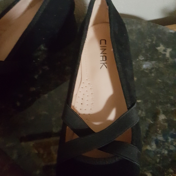 Womens Black Suede Pumps - Picture 3 of 4